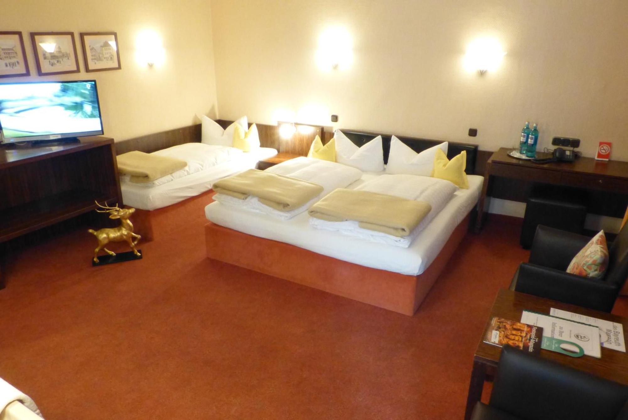 Hotel Goldener Hirsch Bayreuth Room photo